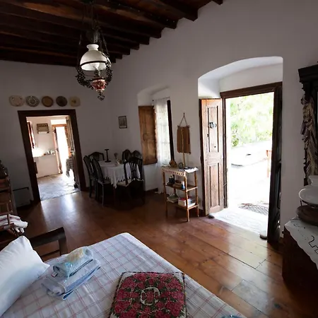 Дом отдыха Authentic 1681 Cycladic Castle-house 