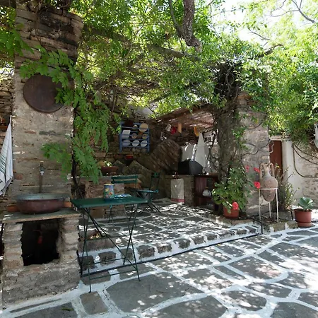 Дом отдыха Authentic 1681 Cycladic Castle-house 